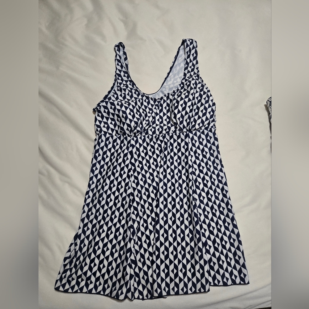 Geometric Patterned Bikini Top - Picture 2 of 2